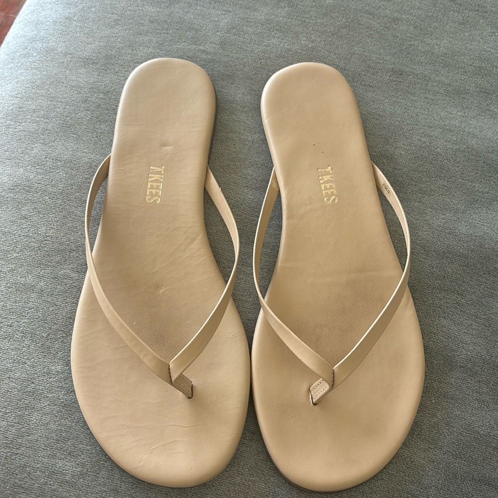 TKEES Flipflops.